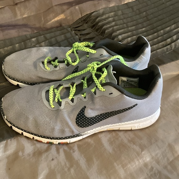 Shoes - Picture 3 of 9